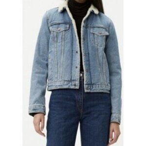Levi's Women's Sz M Sherpa Lined Cropped Denim Trucker Jacket
